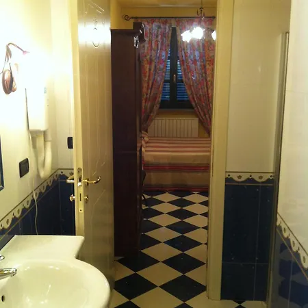 Le Lanterne מלון 3*